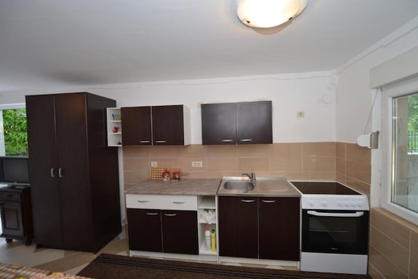 Studio met balkon op 100m van strand in Tivat - thumbnail 2
