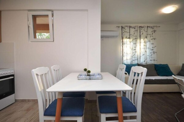 Adriatic Haven – Sfeervol appartement met terras in Tivat - thumbnail 4