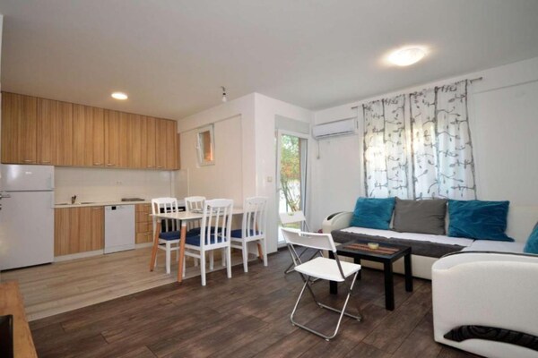 Adriatic Haven – Sfeervol appartement met terras in Tivat - thumbnail 5