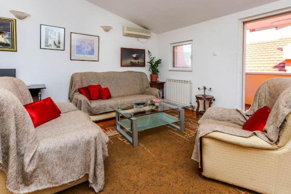 Rustgevend appartement aan de Budvaanse kustlijn, 400m van het strand - thumbnail 2