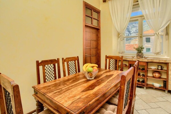 Authentiek appartement in UNESCO-werf Kotor, 200m van strand - thumbnail 3