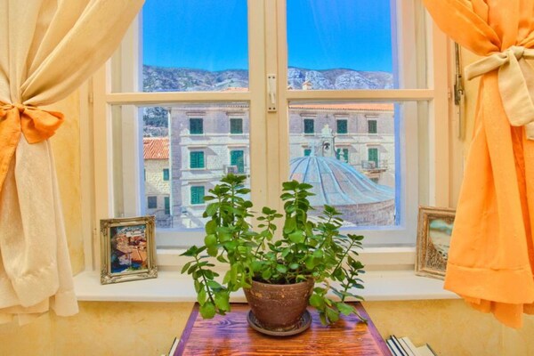 Authentiek appartement in UNESCO-werf Kotor, 200m van strand - thumbnail 2