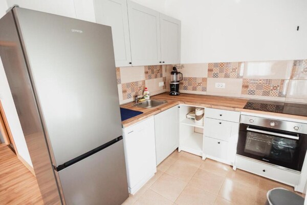 Luxe appartement met terras op 100 meter van het strand in Herceg Novi - thumbnail 5