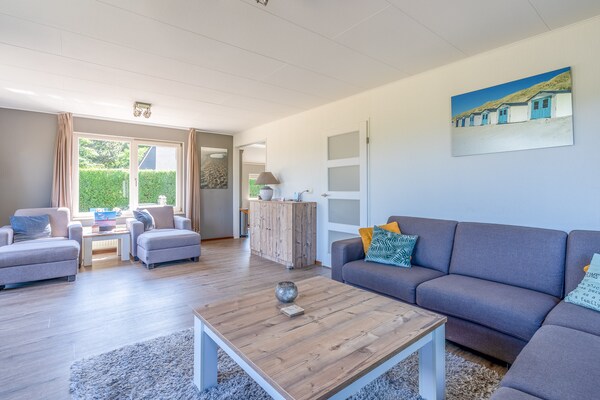 Luxe vrijstaande villa met whirlpool aan bosrand van De Koog - thumbnail 4