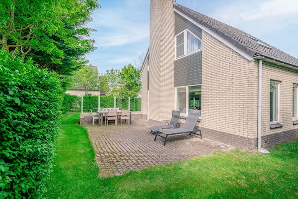 Vrijstaande villa met whirlpool op 5-sterren park in De Koog - thumbnail 2
