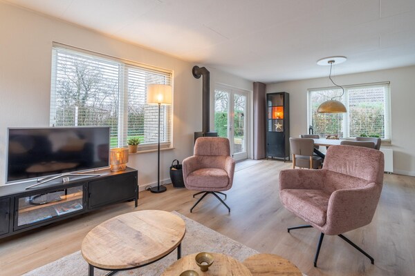 Vrijstaande villa met whirlpool op vakantiepark in bosrijke omgeving bij De Koog - thumbnail 6