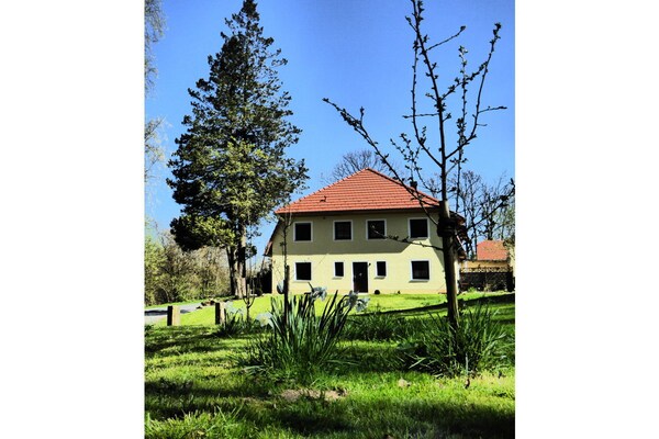 Loft-alpenchalet voor 6 in Furth im Wald met tuin, haard & wellness - thumbnail 1
