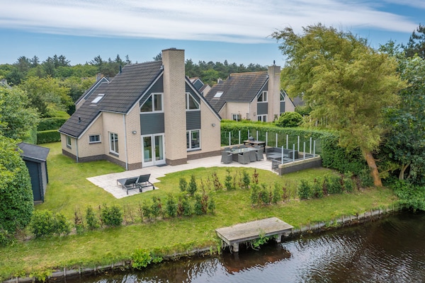 Luxe 6-persoons villa aan het water op 5* park Kamperfoelie, De Koog - thumbnail 1