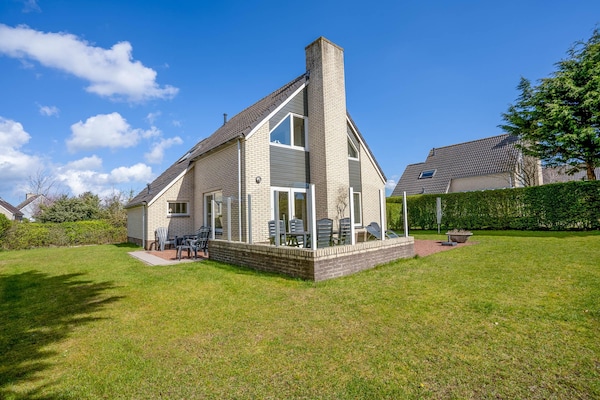 Luxueuze 6-persoons villa met sauna en whirlpool op Villapark Kamperfoelie - thumbnail 2