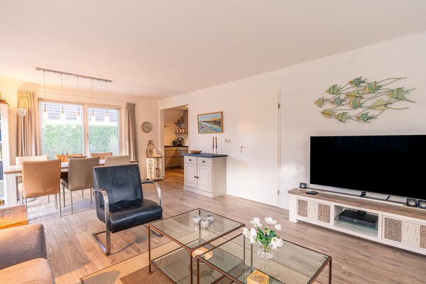 Luxueuze 6-persoons villa met sauna en whirlpool op Villapark Kamperfoelie - thumbnail 6