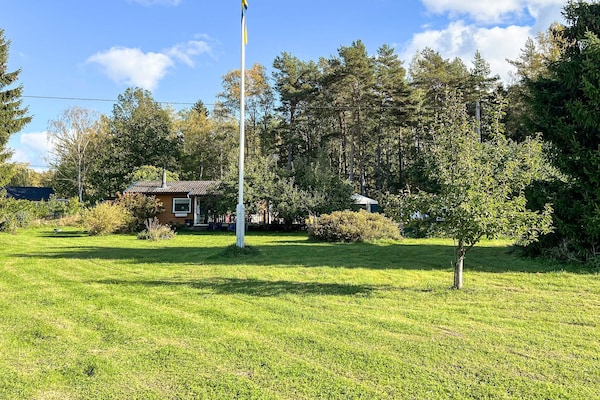 Vrijstaand vakantiehuis op Adelsö met hottub, 200m van het water - thumbnail 2