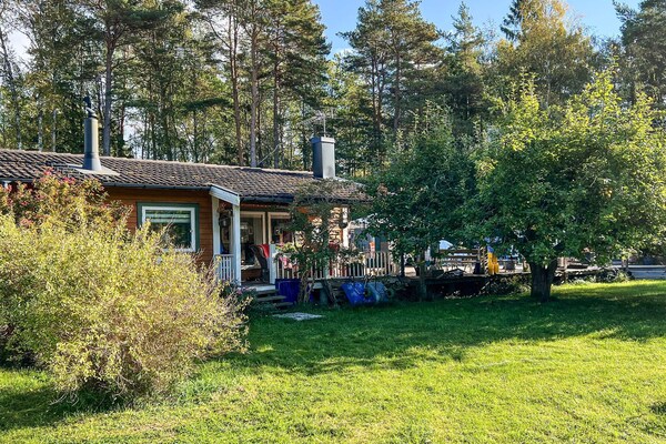 Vrijstaand vakantiehuis op Adelsö met hottub, 200m van het water - thumbnail 5