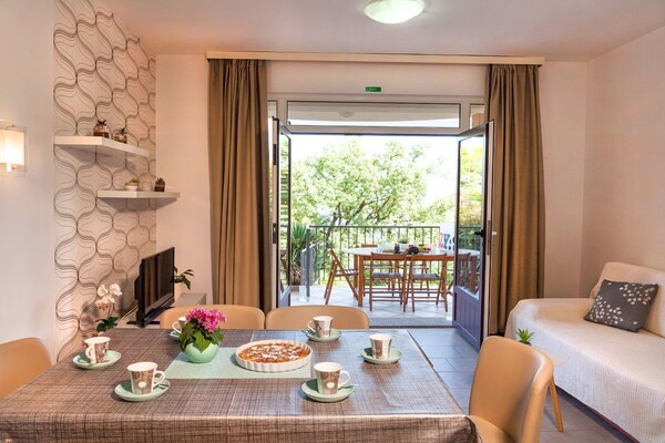 Splendid Beachfront Medveja Apartments - Deluxe Two Bedroom Apartment with Terrace and Sea View - thumbnail 4