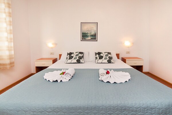 Splendid Beachfront Medveja Apartments - Confort One Bedroom Apartment with Balcony and Sea View 3 - thumbnail 4