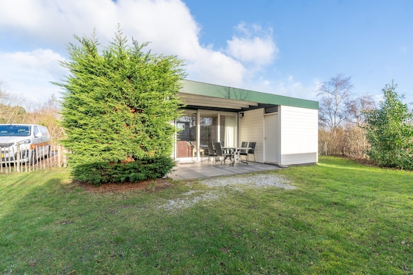 Vrijstaande bosbungalow De Parel 164 met omheinde tuin en houtkachel - thumbnail 1