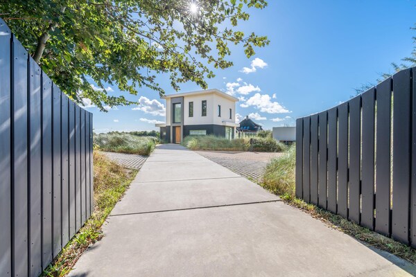 Strandvilla Hygge: Luxe landhuis voor 8 personen tussen de duinpannetjes - thumbnail 4