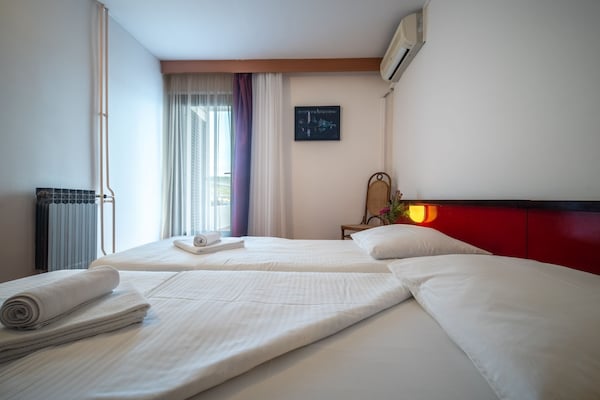 Double Room Sea View 43: Uitzicht op Zee vanaf het Eiland Vis - thumbnail 3