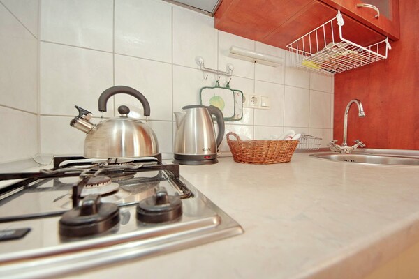 3-persoons appartement aan zee in Jelsa met balkon en zeezicht - thumbnail 6