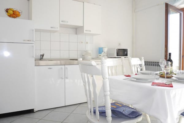 4-persoons appartement aan het strand in Dugi Rat - thumbnail 2