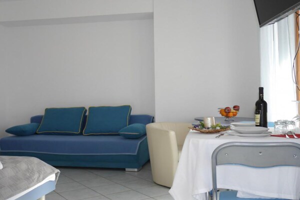 Aan het strand: Sfeervol studio-appartement in Dugi Rat - thumbnail 3
