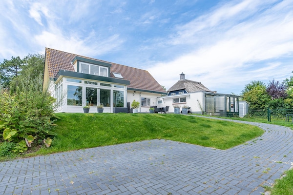 Huis Ter Duin: Luxe vakantiewoning met omheinde tuin in bosrijk De Koog - thumbnail 2