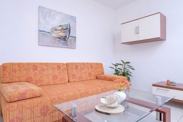 Luxe appartement met balkon en zeezicht in Vrboska, vlakbij het strand - thumbnail 3