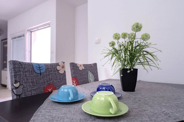 Op 400 m van het strand: appartement met zeezicht in Vrboska - thumbnail 2