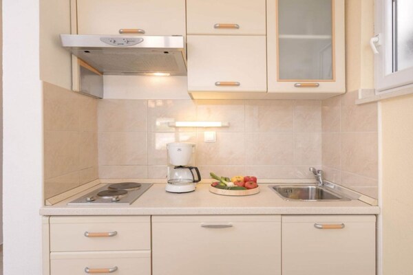 4-persoons appartement met balkon in Vrboska - thumbnail 5