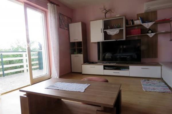 Serene Barbat Escape With Just Minutes From The Beach - One Bedroom Apartment With Balcony 1 - Rab