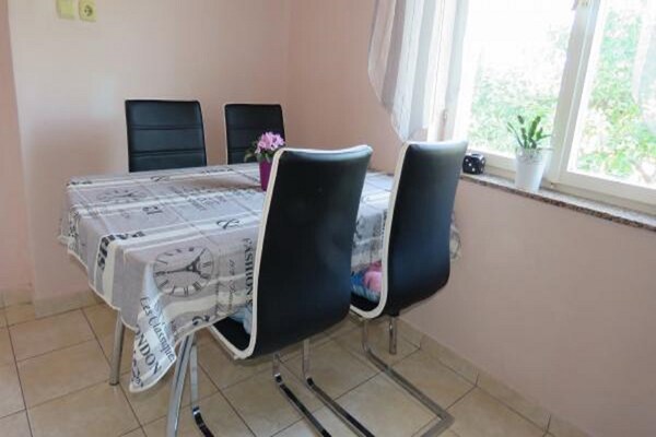 4-persoons appartement op Rab op 300 meter van het strand - thumbnail 3