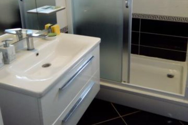 Rustiek appartement met terras in Drače, 100 meter van zee - thumbnail 6