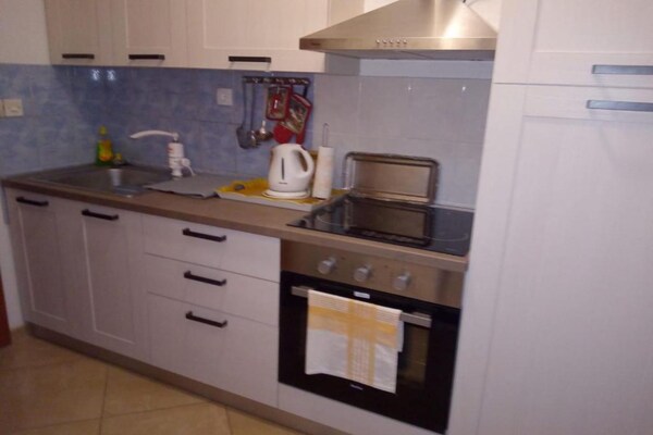 Op 300 m van zee: Comfortabel appartement in Gradac voor 3 personen - thumbnail 2