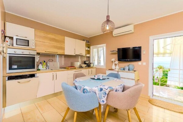 Rustiek appartement aan zee voor 6 personen in Okrug Gornji, vlakbij Trogir - thumbnail 2