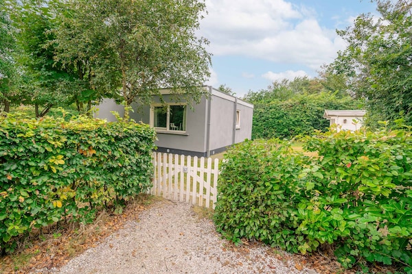 Vrijstaande bungalow voor 4 in de bossen van De Koog met omheinde tuin - thumbnail 2