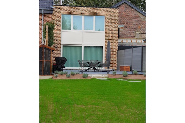 6-persoons villa met sauna en putting green in Hannut - thumbnail 1