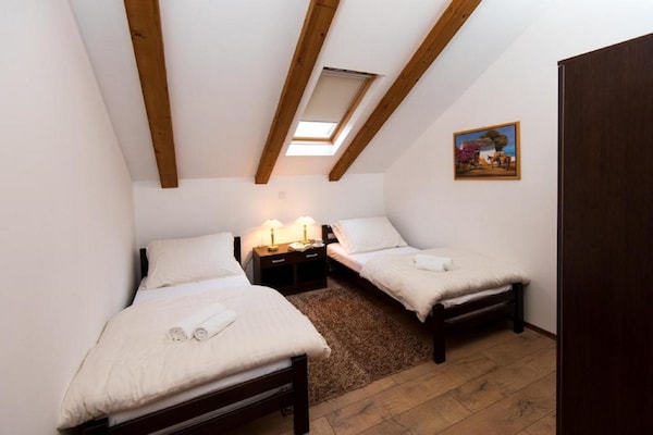 Sfeervol appartement in Zavala nabij Vjetrenica Grot - thumbnail 2