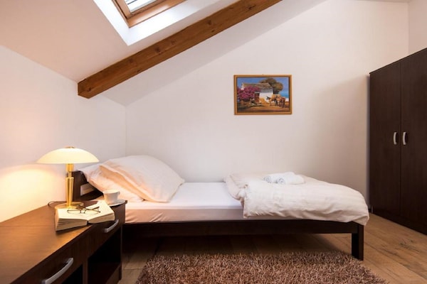 Sfeervol appartement in Zavala nabij Vjetrenica Grot - thumbnail 3