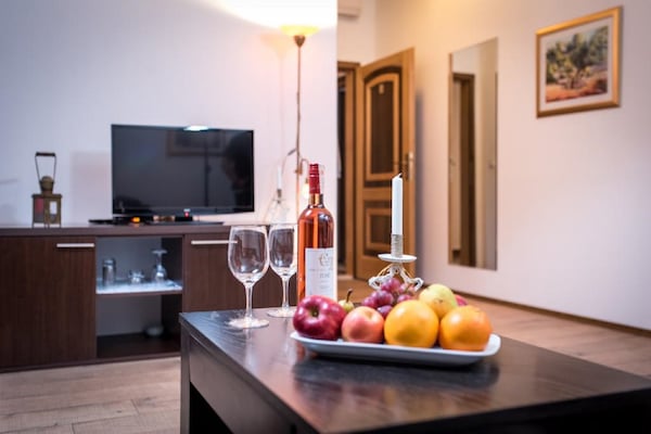 Sfeervol appartement in Zavala nabij Vjetrenica Grot - thumbnail 1