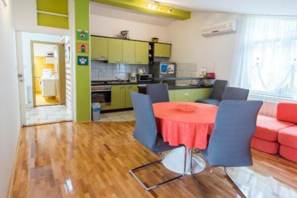 Luxe appartement met meerzicht en privéstrand in Ploce - thumbnail 5