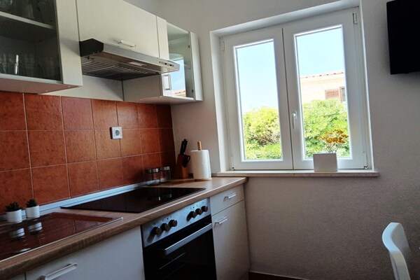 4-persoons appartement aan het strand in Povlja · 4 pers. - thumbnail 1