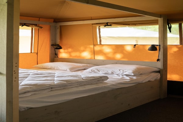 Luxe 7-persoons safaritent met speeltuin en veranda op Camping Si-Es-An - thumbnail 4