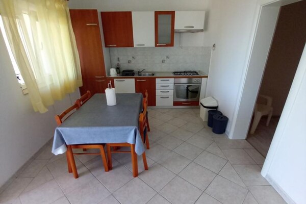 Knus appartement met terras en zeezicht in Sveta Nedjelja, Hvar - thumbnail 2