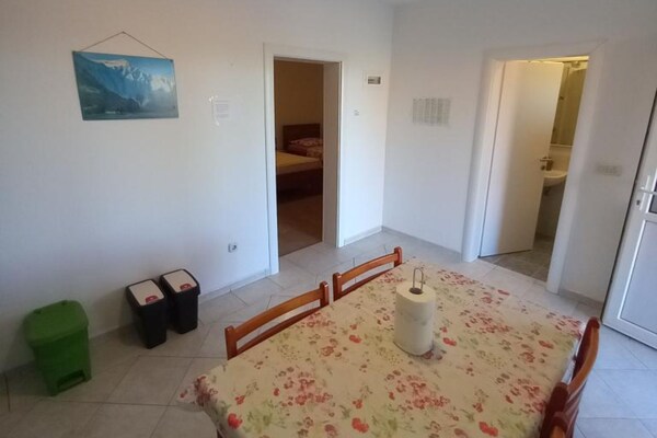 Knus appartement met zeezicht en terras op Hvar - thumbnail 2