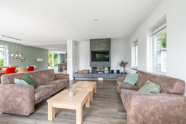Luxe 10-persoons villa met sauna in bosrijke omgeving van De Koog - thumbnail 6