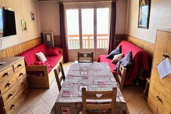 Knus appartement op de piste in Huez met zonnig balkon op het zuiden - thumbnail 1