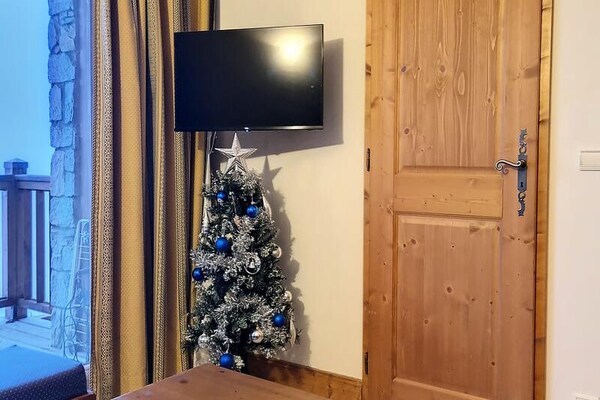 Appartement 6 pers. aan de piste in Bourg Saint Maurice met zwembad - thumbnail 4