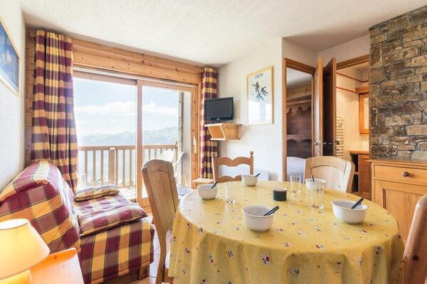 Knus ski-in, ski-out appartement op 50m van de lift in Bourg St Maurice - thumbnail 2