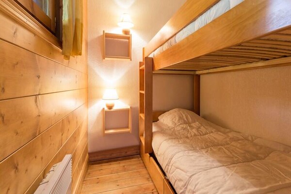 Knus ski-in, ski-out appartement op 50m van de lift in Bourg St Maurice - thumbnail 6