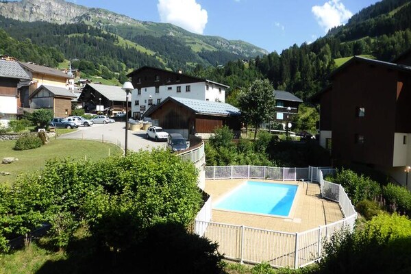 Knus appartement op 2e verdieping met balkon en zwembad in Beaufort - thumbnail 3