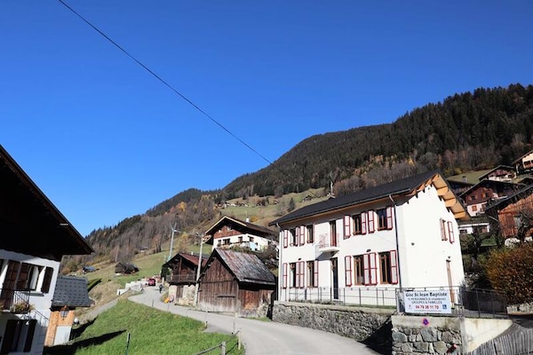 Authentiek groepsverblijf voor 15 personen in de Franse Alpen - thumbnail 1